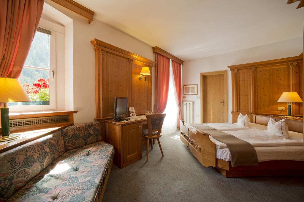 Hotel Cevedale Living Romance Hotel Коголо Екстериор снимка