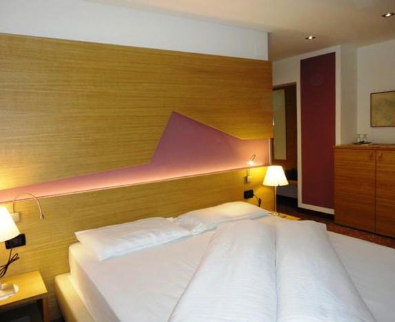 Hotel Cevedale Living Romance Hotel Коголо Стая снимка