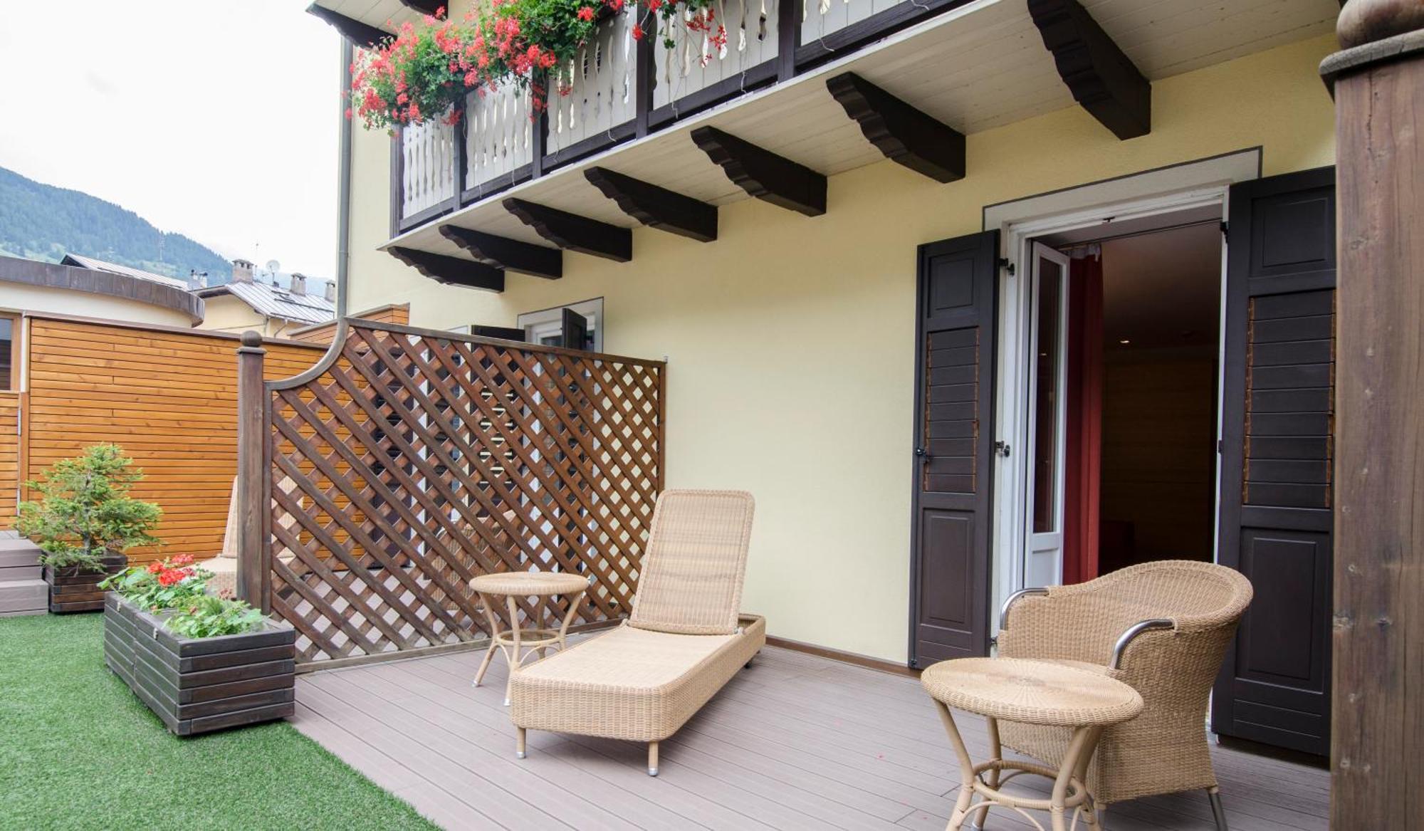Hotel Cevedale Living Romance Hotel Коголо Екстериор снимка