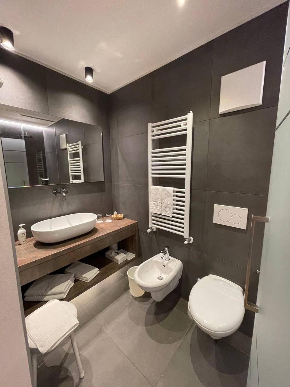 Hotel Cevedale Living Romance Hotel Коголо Екстериор снимка