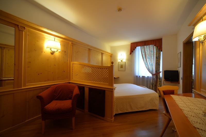 Hotel Cevedale Living Romance Hotel Коголо Екстериор снимка
