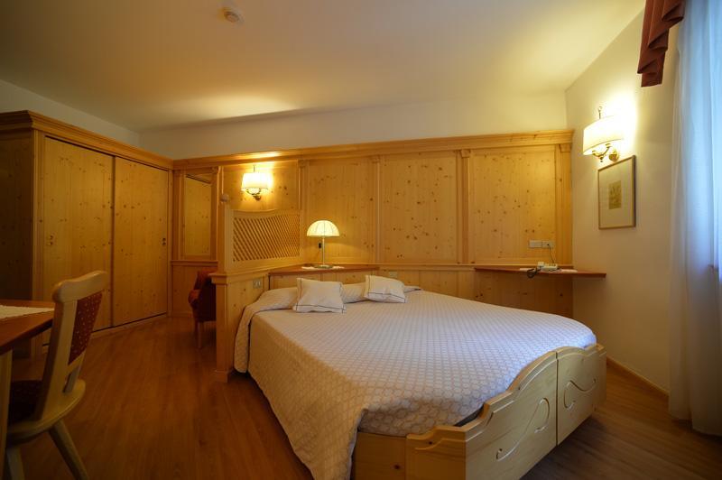 Hotel Cevedale Living Romance Hotel Коголо Екстериор снимка