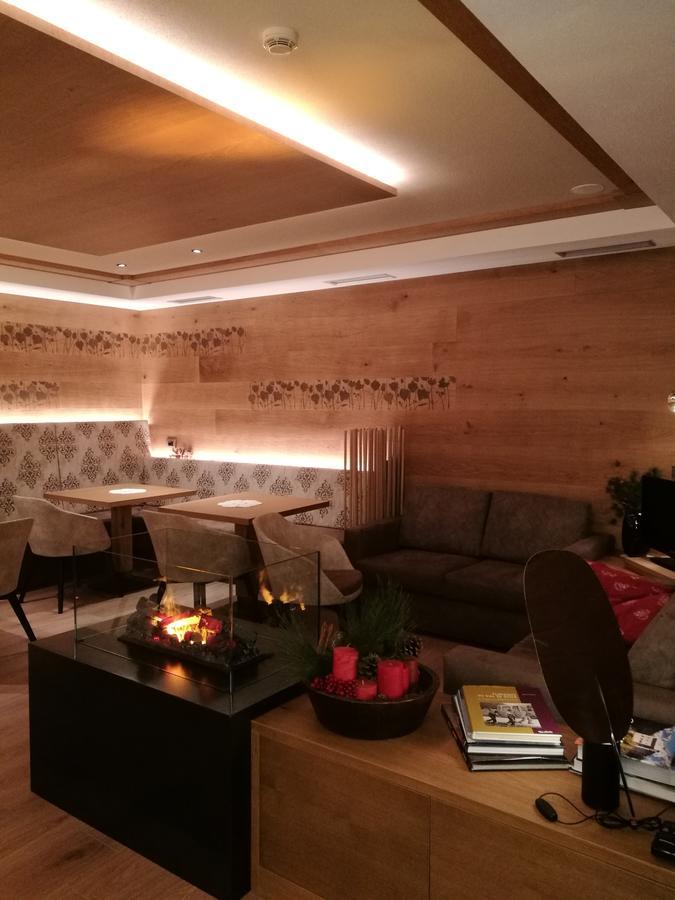 Hotel Cevedale Living Romance Hotel Коголо Екстериор снимка