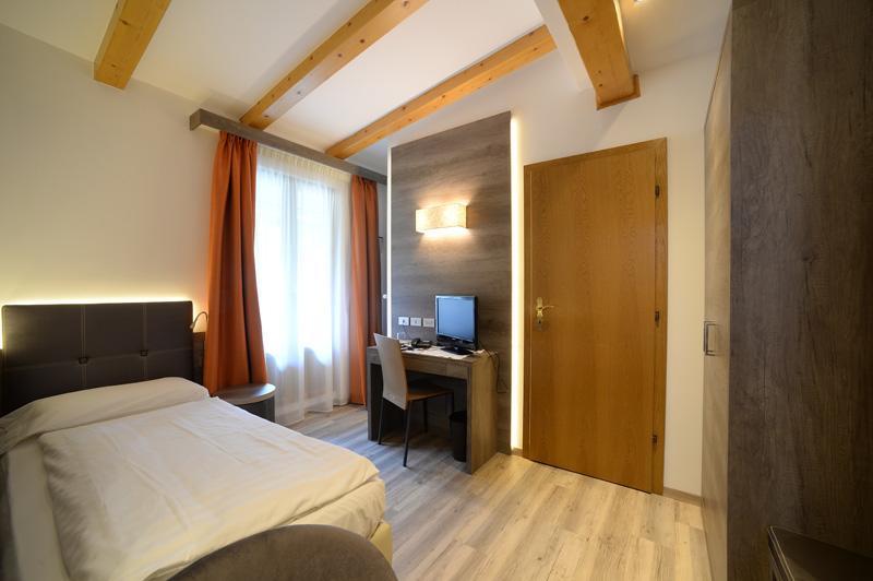 Hotel Cevedale Living Romance Hotel Коголо Екстериор снимка