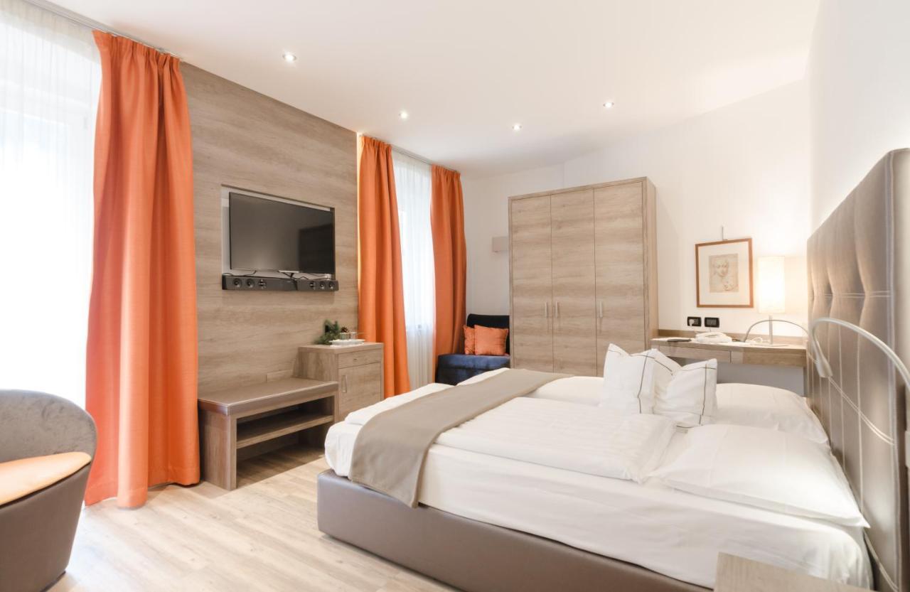 Hotel Cevedale Living Romance Hotel Коголо Екстериор снимка