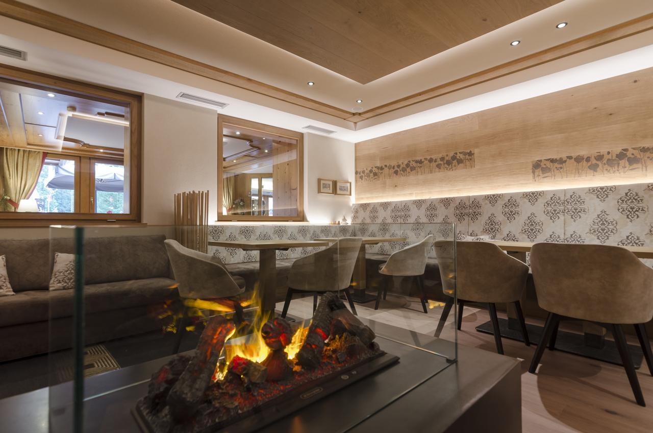 Hotel Cevedale Living Romance Hotel Коголо Екстериор снимка