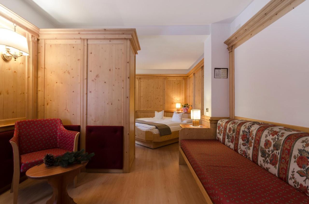 Hotel Cevedale Living Romance Hotel Коголо Екстериор снимка